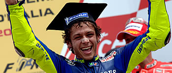 Rossi probiert Subaru aus