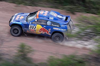 Al-Attiyah holt ersten Tagessieg