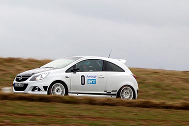 Stebani im verbesserten Corsa