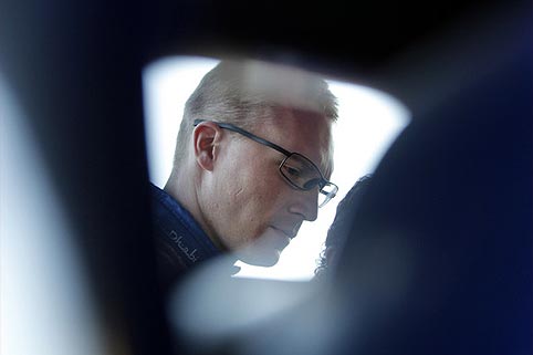 Latvala demoliert Papas Escort