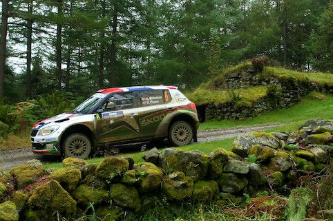 Mikkelsen übernimmt Führung