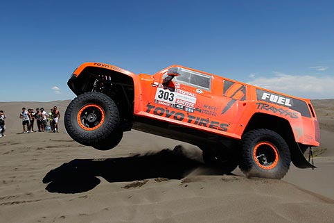 Robby Gordon greift an