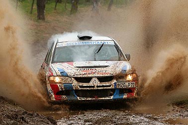Mitsubishi-Duo vor BMW-Armada