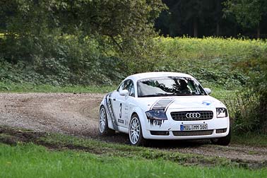 Karlsson vor drei Subaru