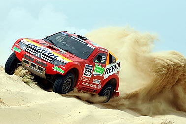 Mitsubishi will 13. Dakar-Triumph