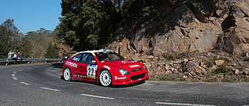 SS3: Panizzi und Burns setzen sich ab, Citroen holt auf.