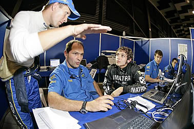 Subaru im Gespräch mit Rossi