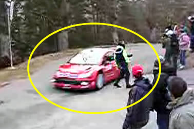 Loeb streift Polizisten