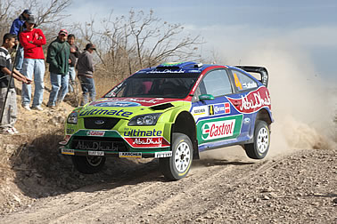 Latvala hält Loeb auf Distanz