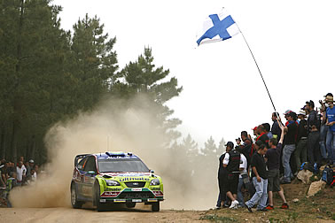 Latvala stürmt nach vorn
