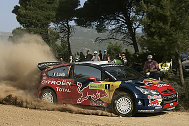 Loeb verteidigt Führung
