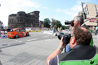 WRC: Rein in die Stadt