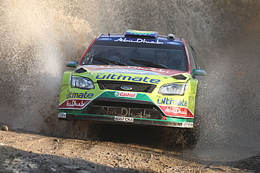 Märtin hilft Ford-Fahrern