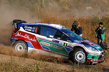 Latvala setzt sich ab