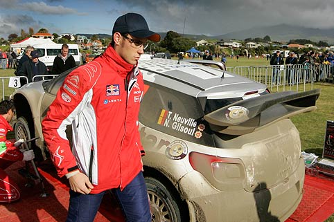 Neuville: Goodwood dann Estland