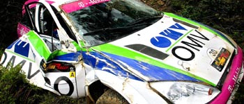 Stohl nach Überschlag ausgeschieden