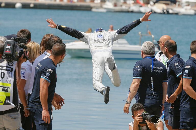 Sebastien Ogier holt Didier Auriol ein