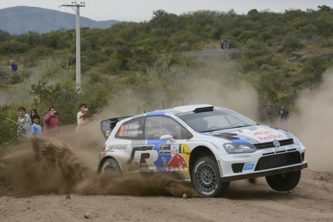 Ogier baut Führung aus