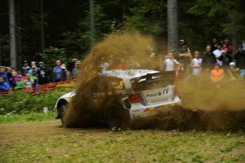 Ogier setzt sich an die Spitze
