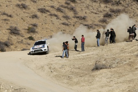 Ogier setzt sich ab
