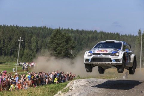 Erster Sieg für Ogier in Finnland