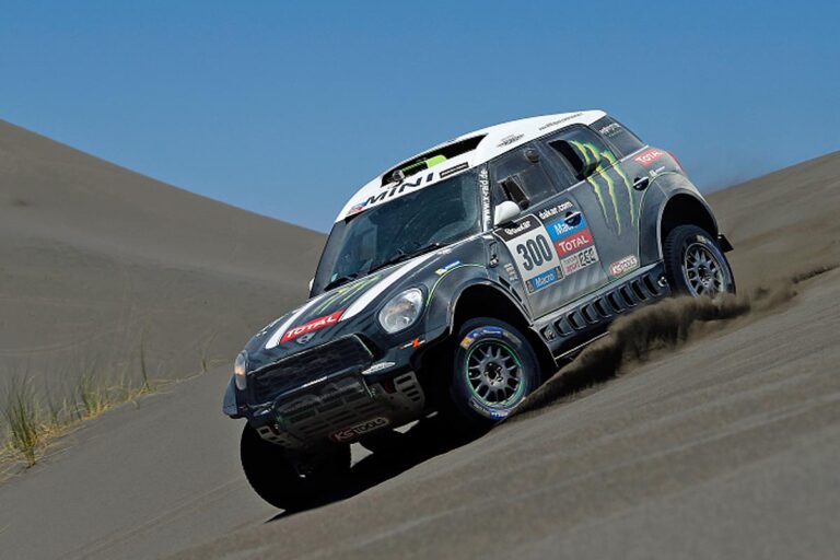 Peterhansel knapp vor Sainz