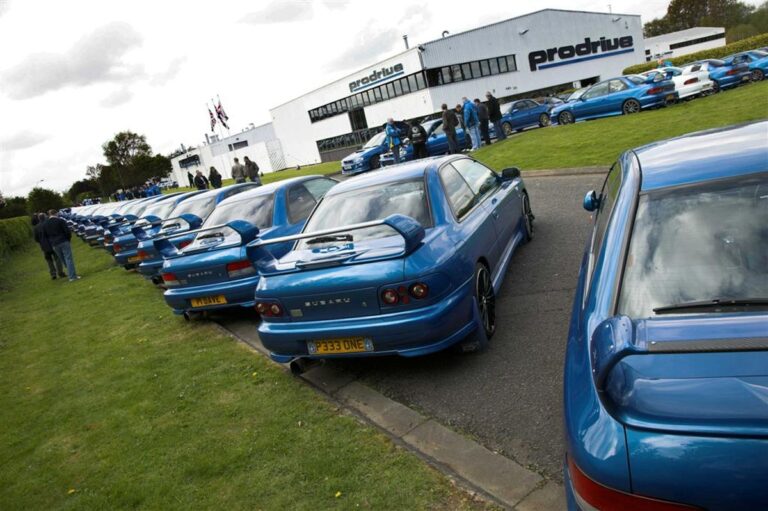 Prodrive-Werkhallen weichen Einkaufszentrum