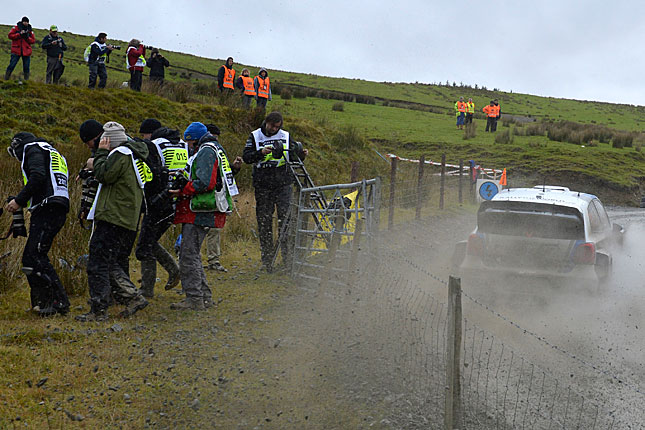 Sebastien Ogier macht in Wales alle nass