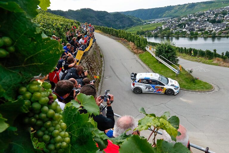 Ogier fliegt raus – Latvala vorn