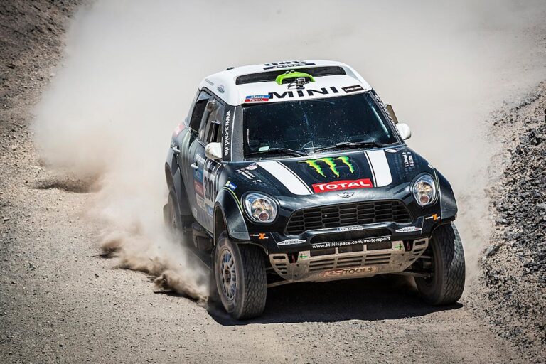 Peterhansel greift nach der Führung