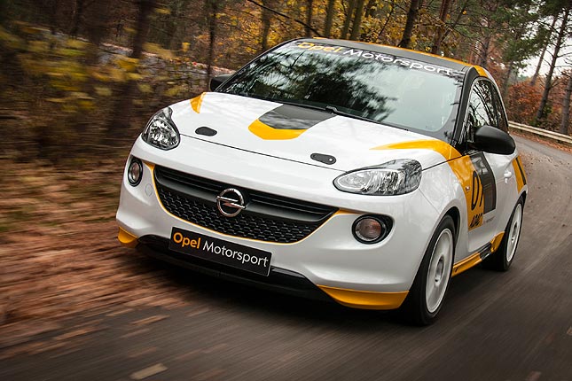 Hermann Tomczyk im Opel Adam R2