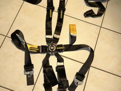 Zwei 6 Punkt Schroth Renngurt