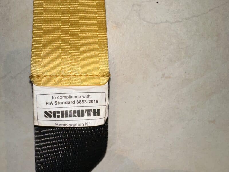 Zwei 6 Punkt Schroth Renngurt