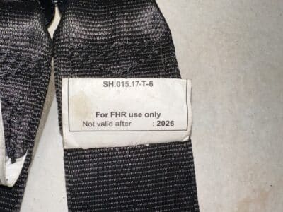 Zwei 6 Punkt Schroth Renngurt