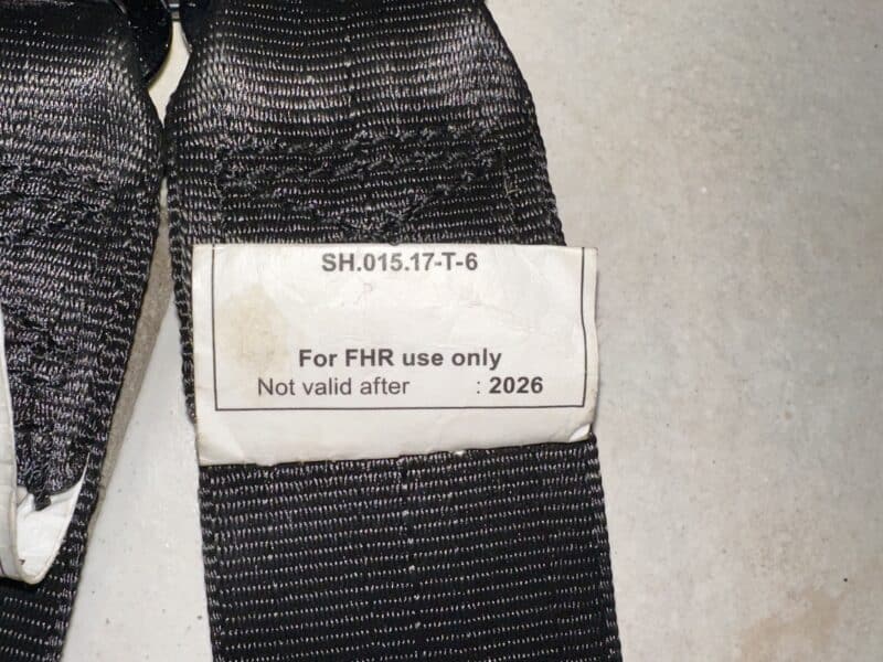 Zwei 6 Punkt Schroth Renngurt