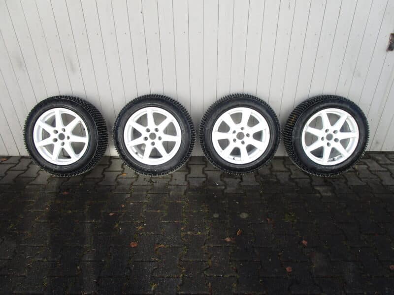 Spike Reifen 195/55-16 6,5J x 16