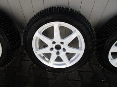 Spike Reifen 195/55-16 6,5J x 16