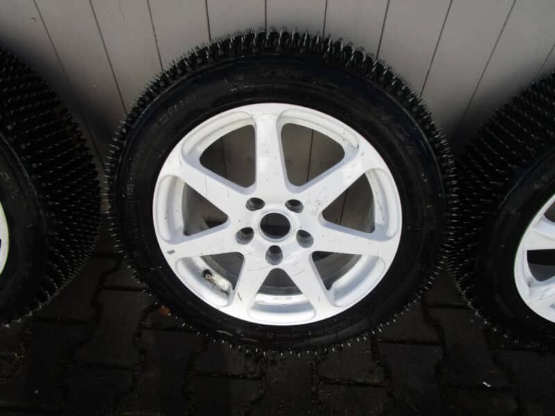 Spike Reifen 195/55-16 6,5J x 16