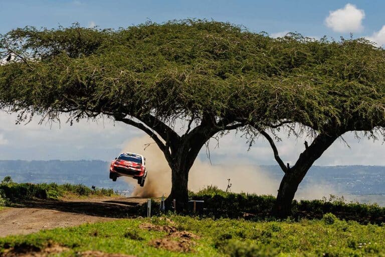 Safari-Rallye: Solberg hauchdünn vor Ogier