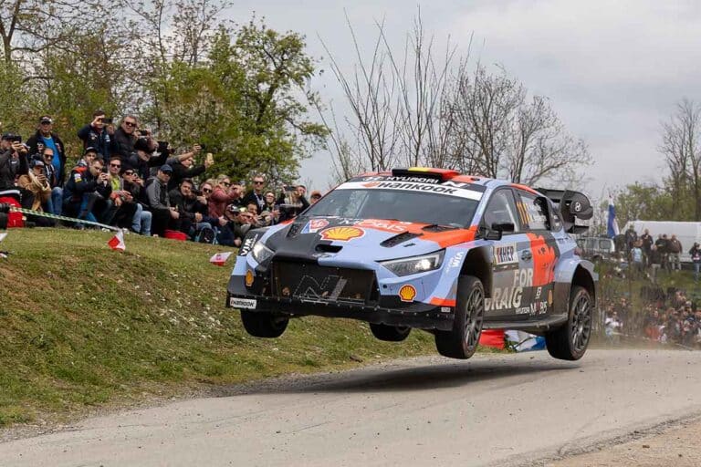 Rallye Kroatien: Neuville einsam an der Spitze