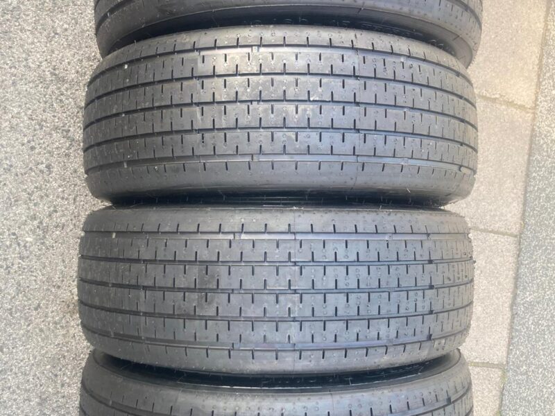 4 St. Neue Michelin Classic 215/55-15 (18/60R15) TB15+