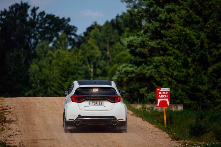 Rallye Estland: Geldstrafe für Ogier noch vor dem Start