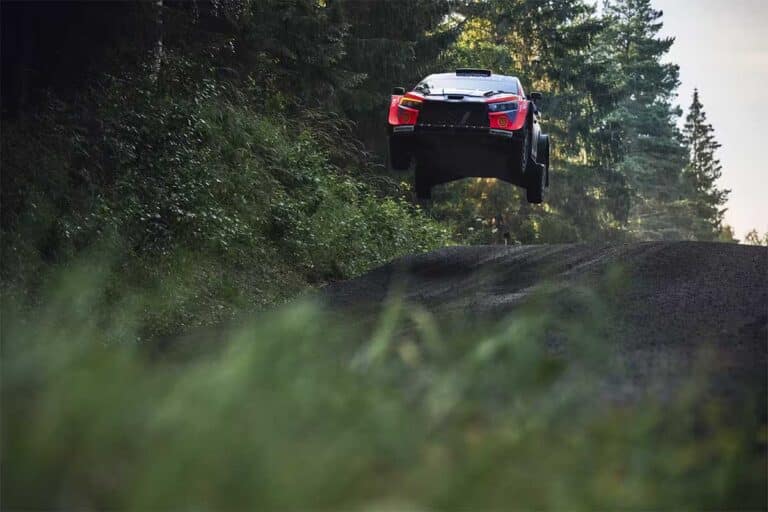 Neuville testet vor Rallye Finnland in Tampere