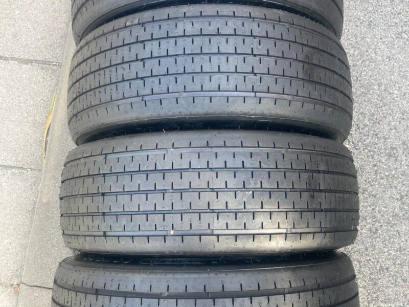 4 St. Neue Michelin Classic 215/55-15 (18/60R15) TB15+